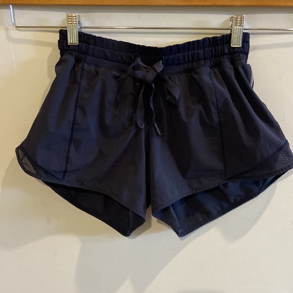 Lululemon Hotty Hot Short 4 - Picture 3 of 9